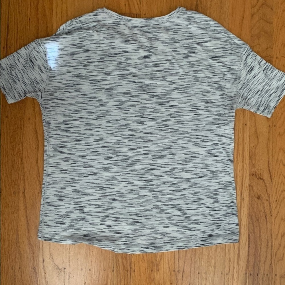 Lululemon run it out tee🍋 - Picture 6 of 7